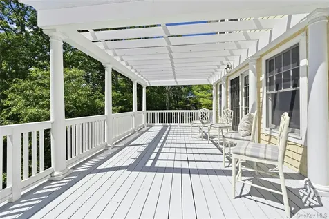 1330 Ridge Road Laurel Hollow NY 11791