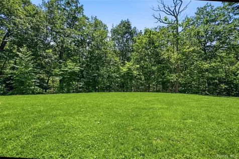 1330 Ridge Road Laurel Hollow NY 11791