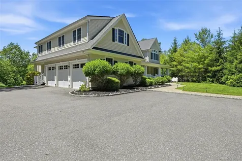 1330 Ridge Road Laurel Hollow NY 11791