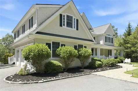 1330 Ridge Road Laurel Hollow NY 11791