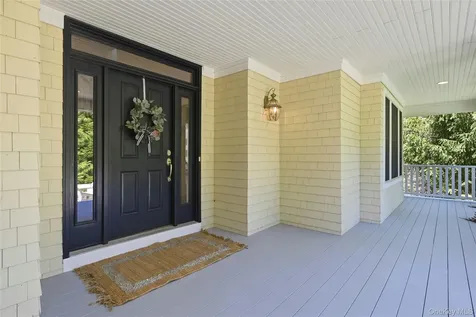 1330 Ridge Road Laurel Hollow NY 11791