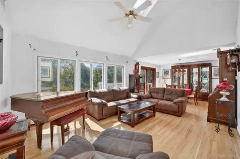 986 Cliff Avenue Yorktown Heights NY 10598