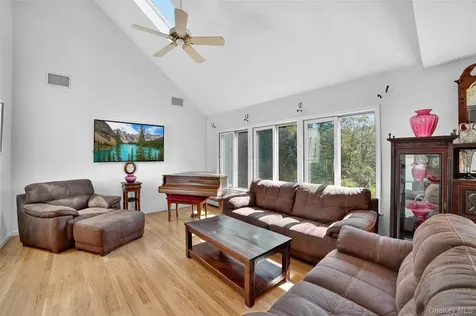 986 Cliff Avenue Yorktown Heights NY 10598