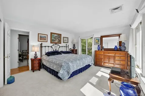 986 Cliff Avenue Yorktown Heights NY 10598