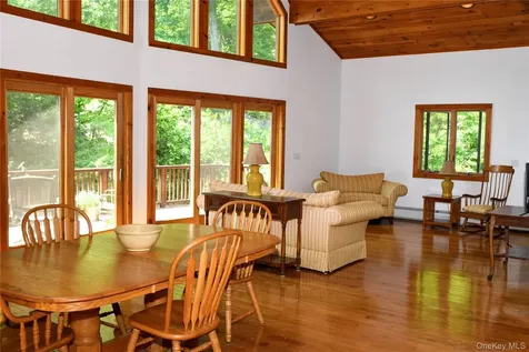 82 Indian Lake Road Putnam Valley NY 10579