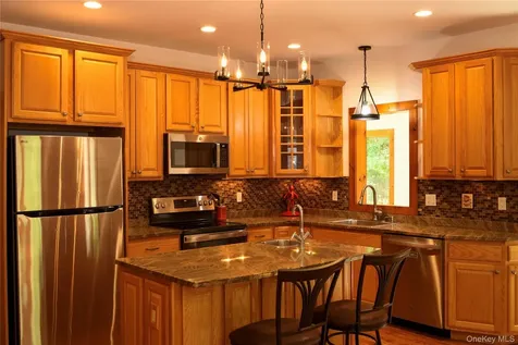 82 Indian Lake Road Putnam Valley NY 10579