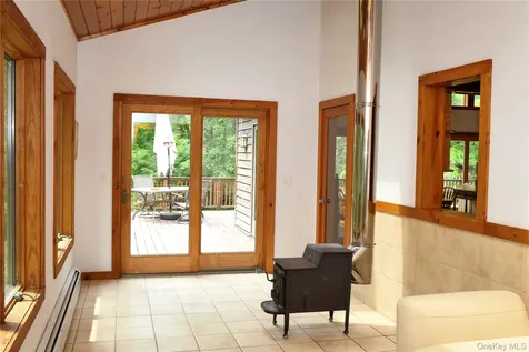 82 Indian Lake Road Putnam Valley NY 10579