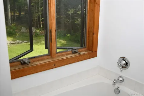 82 Indian Lake Road Putnam Valley NY 10579
