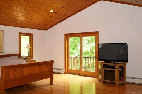 82 Indian Lake Road Putnam Valley NY 10579