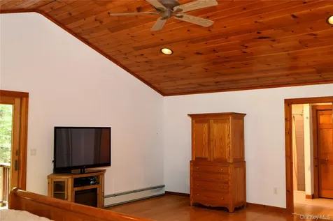 82 Indian Lake Road Putnam Valley NY 10579