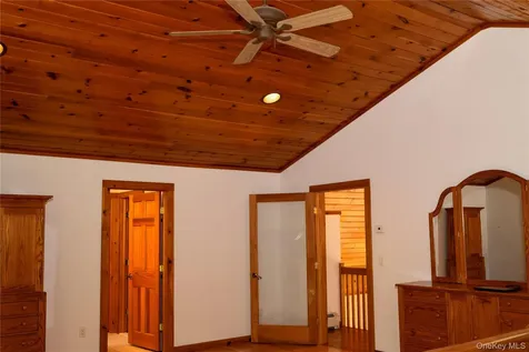 82 Indian Lake Road Putnam Valley NY 10579
