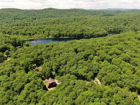 82 Indian Lake Road Putnam Valley NY 10579