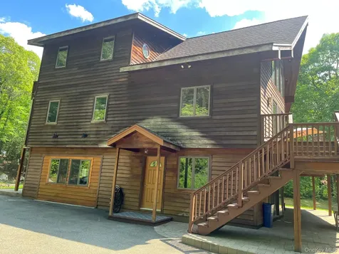 82 Indian Lake Road Putnam Valley NY 10579
