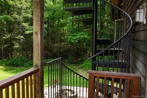 82 Indian Lake Road Putnam Valley NY 10579