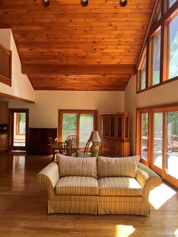 82 Indian Lake Road Putnam Valley NY 10579