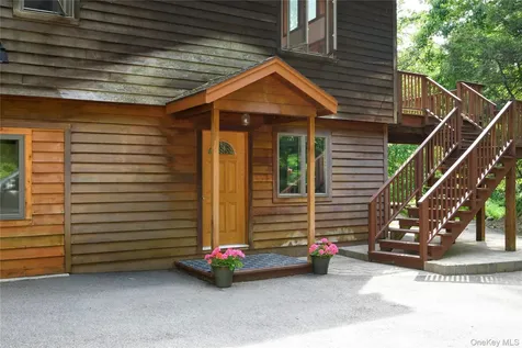 82 Indian Lake Road Putnam Valley NY 10579