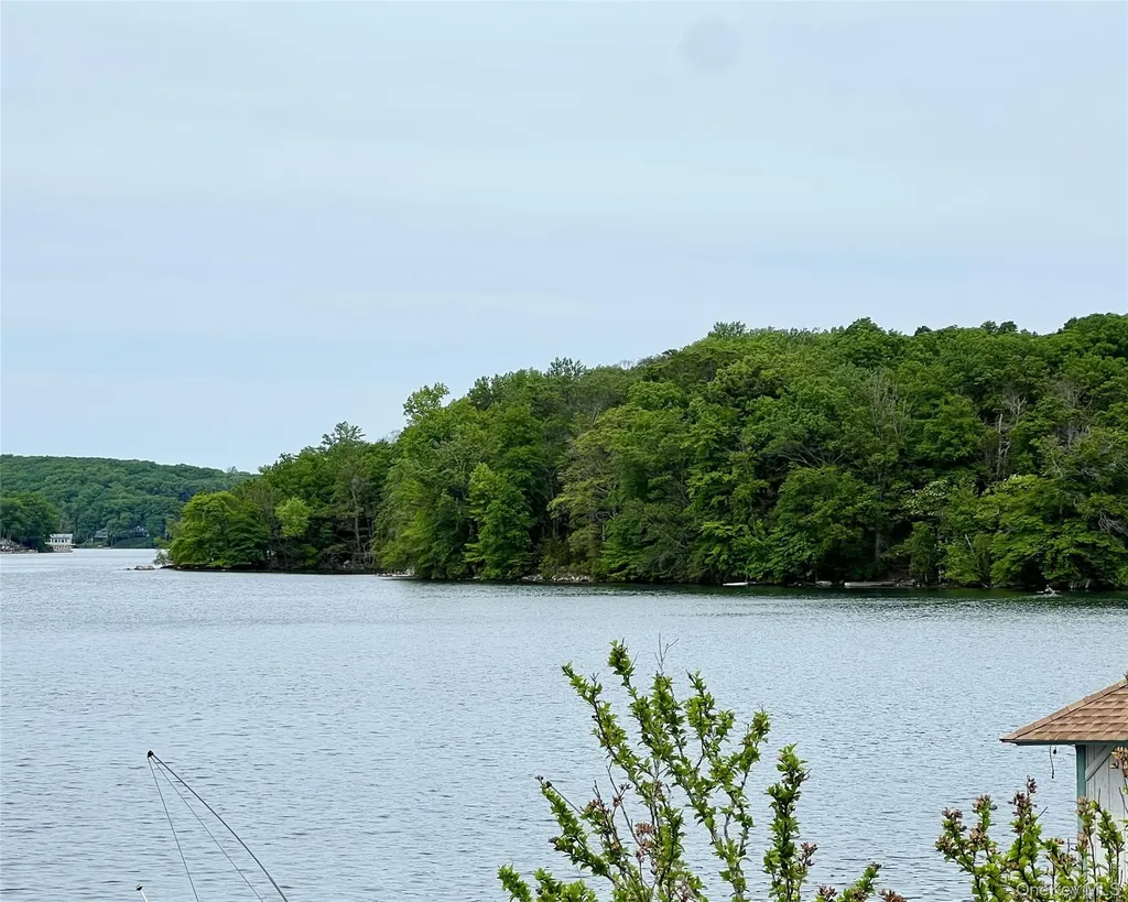 22 Canopus Island Mahopac NY 10541
