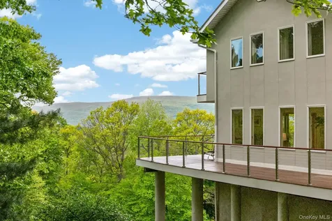 12 Parks Wood Drive Cornwall NY 12518