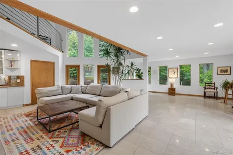 12 Parks Wood Drive Cornwall NY 12518