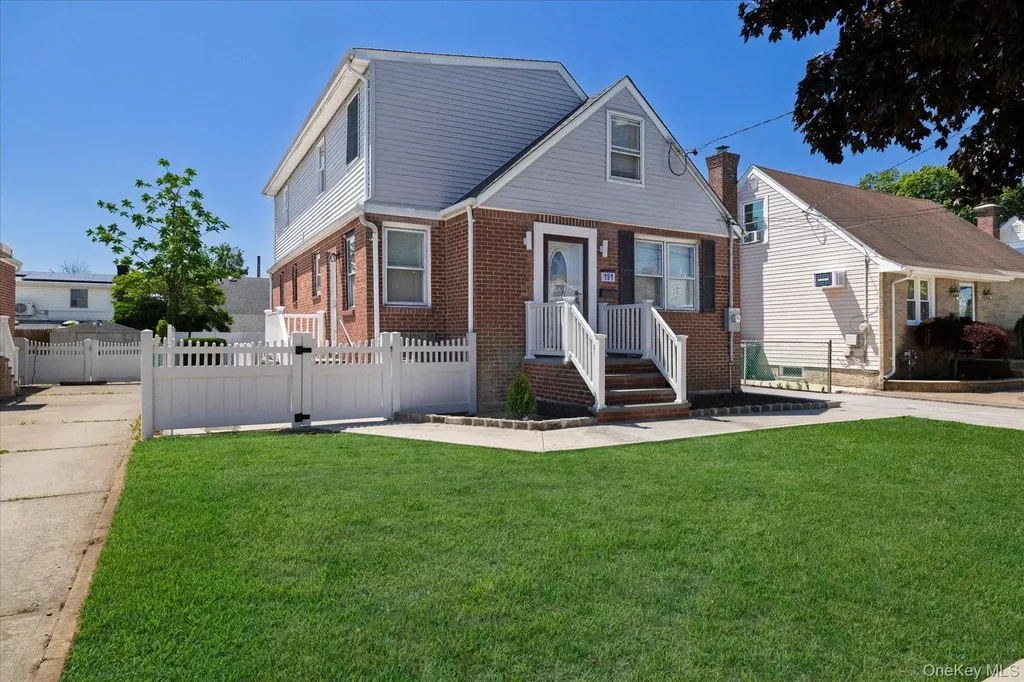191 Raff Avenue Mineola NY 11501