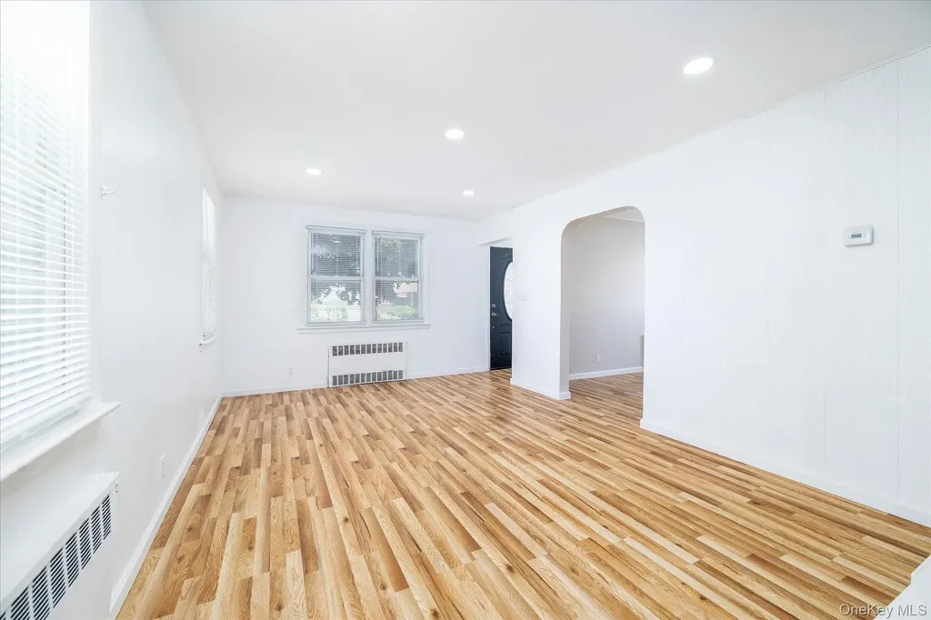 191 Raff Avenue Mineola NY 11501