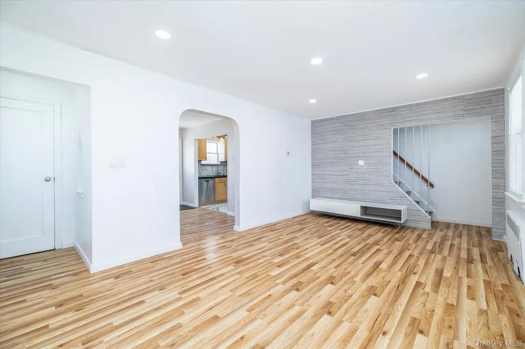191 Raff Avenue Mineola NY 11501