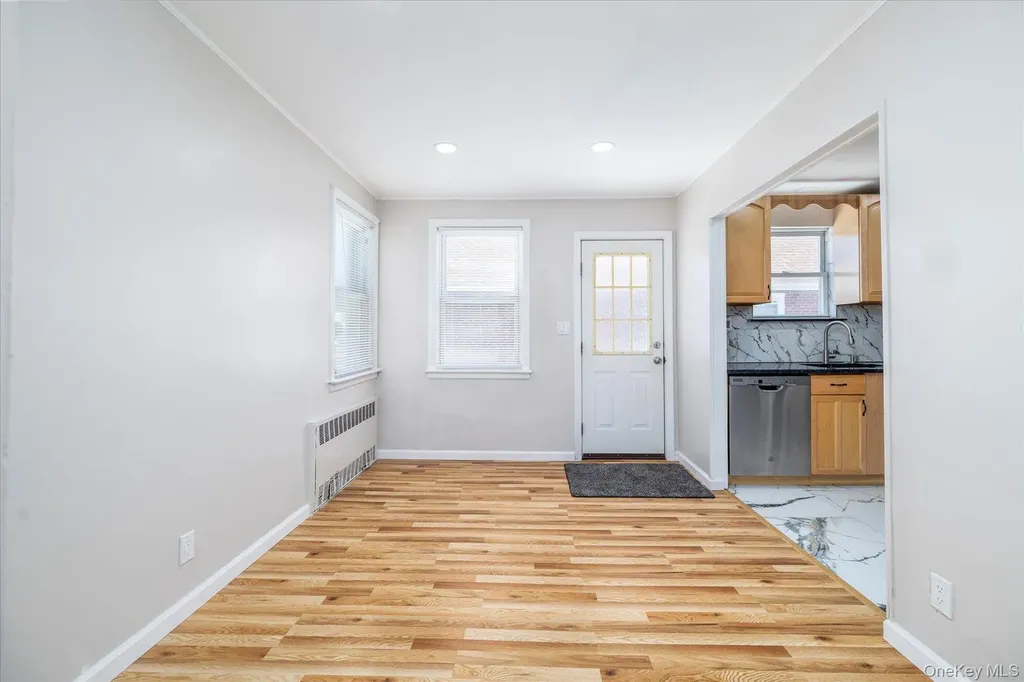 191 Raff Avenue Mineola NY 11501