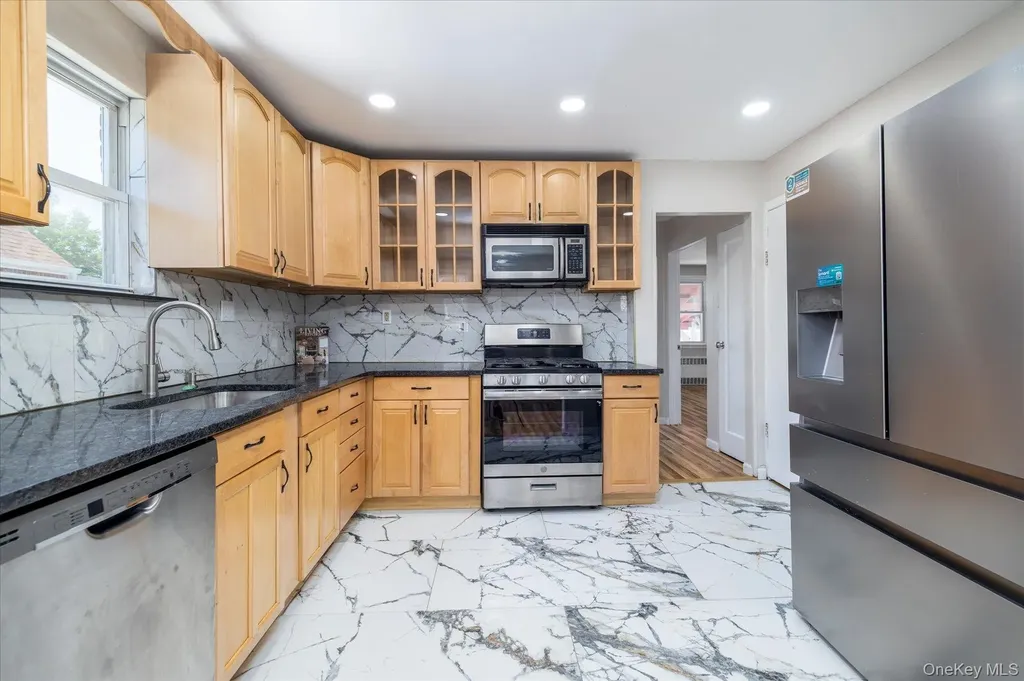 191 Raff Avenue Mineola NY 11501