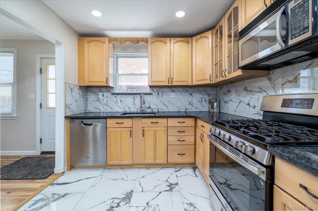 191 Raff Avenue Mineola NY 11501