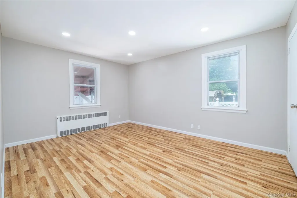 191 Raff Avenue Mineola NY 11501