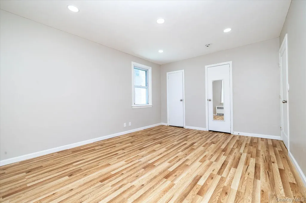 191 Raff Avenue Mineola NY 11501