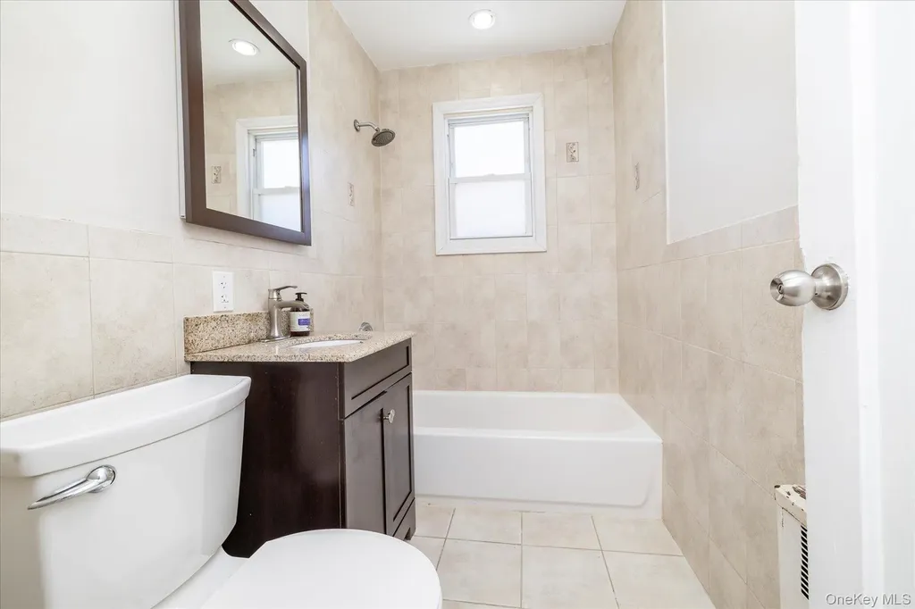 191 Raff Avenue Mineola NY 11501