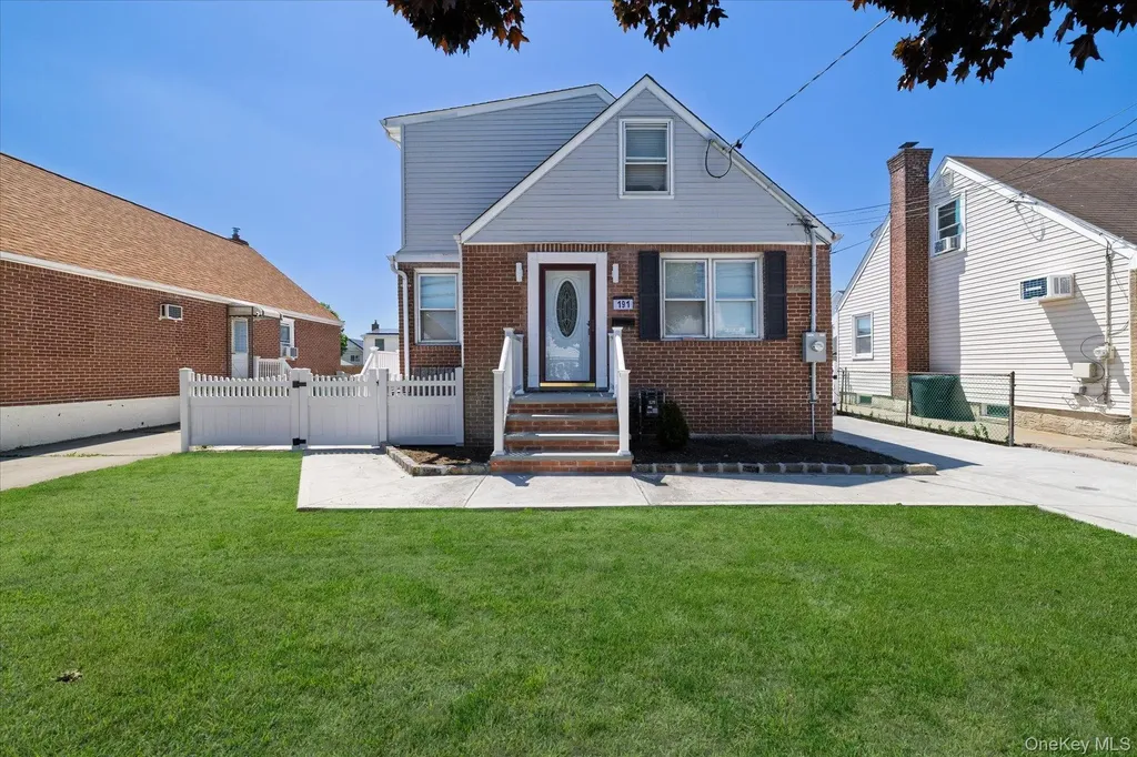 191 Raff Avenue Mineola NY 11501