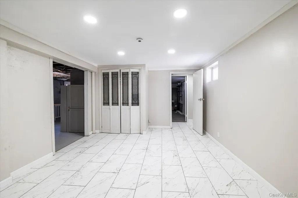191 Raff Avenue Mineola NY 11501