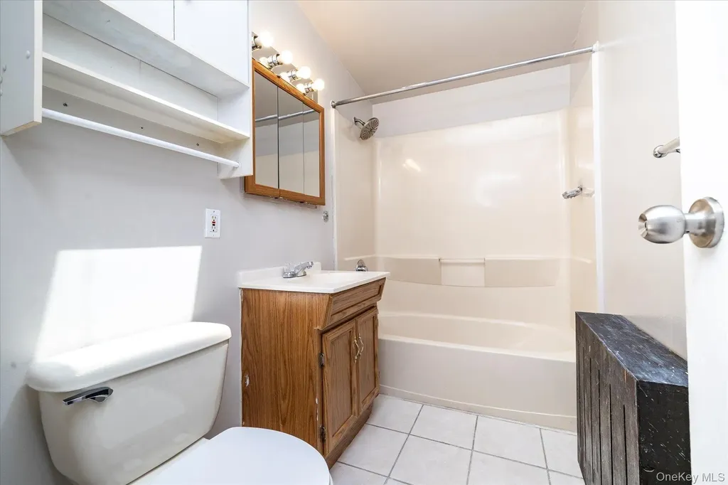 191 Raff Avenue Mineola NY 11501