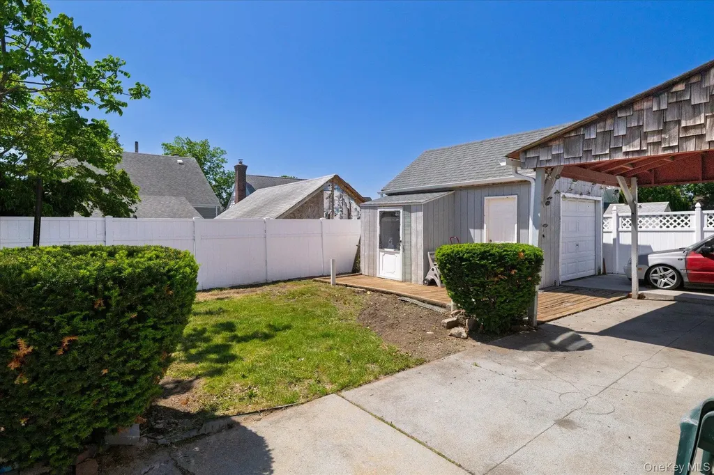 191 Raff Avenue Mineola NY 11501