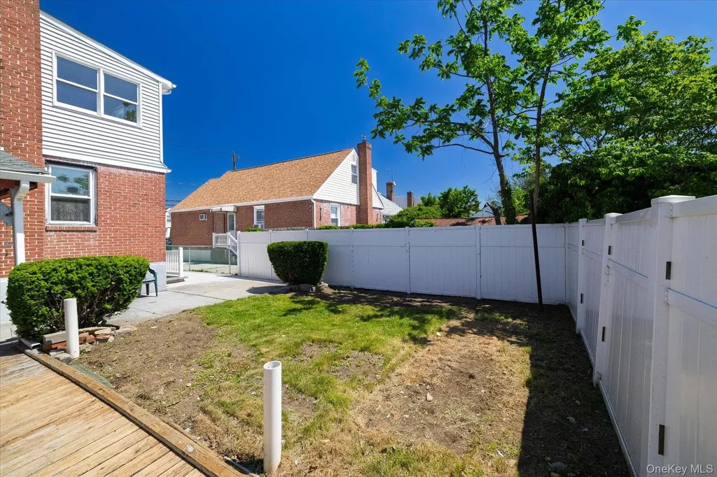 191 Raff Avenue Mineola NY 11501