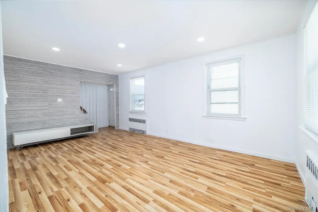 191 Raff Avenue Mineola NY 11501