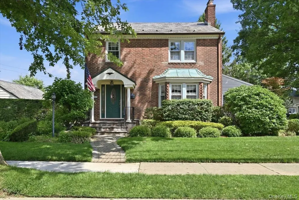 225 Crocus Avenue Floral Park NY 11001