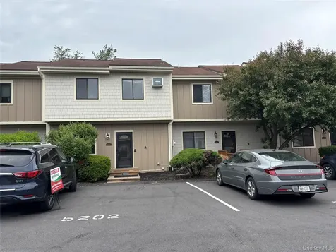 5202 Chelsea Cove N Hopewell Junction NY 12533