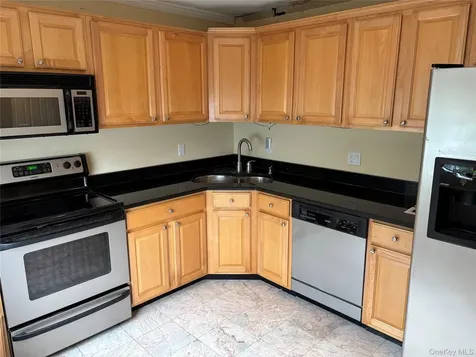 5202 Chelsea Cove N Hopewell Junction NY 12533