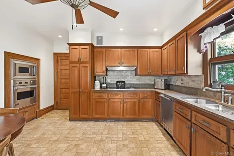 13 Ridgeview Avenue White Plains NY 10606