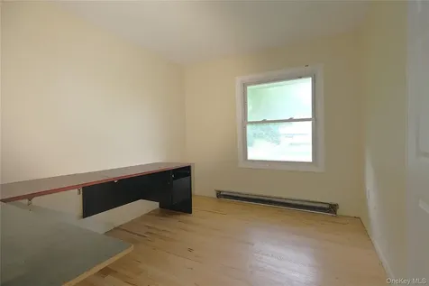 17 Roosevelt Road Hyde Park NY 12538