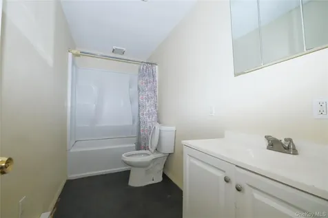 17 Roosevelt Road Hyde Park NY 12538