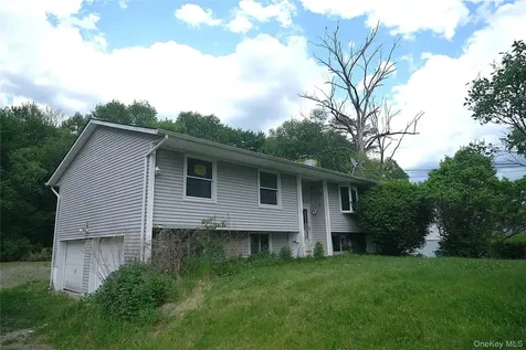 17 Roosevelt Road Hyde Park NY 12538