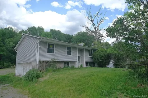 17 Roosevelt Road Hyde Park NY 12538