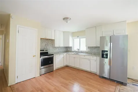 17 Roosevelt Road Hyde Park NY 12538