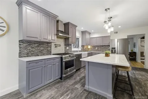 6 Blenheim Court Rockville Centre NY 11570