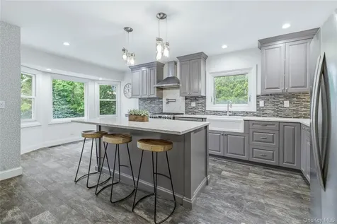 6 Blenheim Court Rockville Centre NY 11570