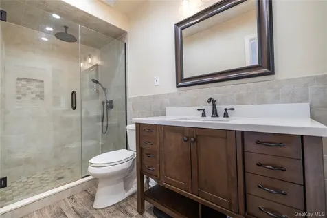 6 Blenheim Court Rockville Centre NY 11570